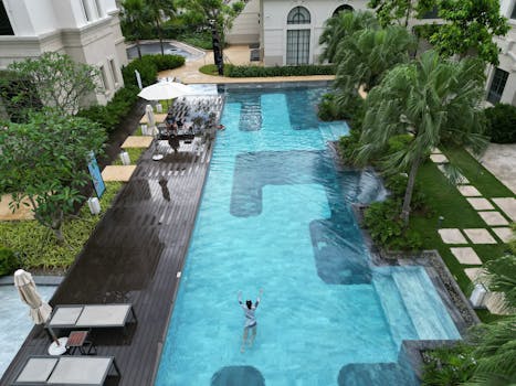 Elite Nomad Hotels With Elegant Rooftop Lounges