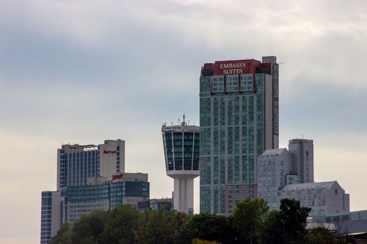 Luxury Downtown Hotels With Premium Skyline Suites