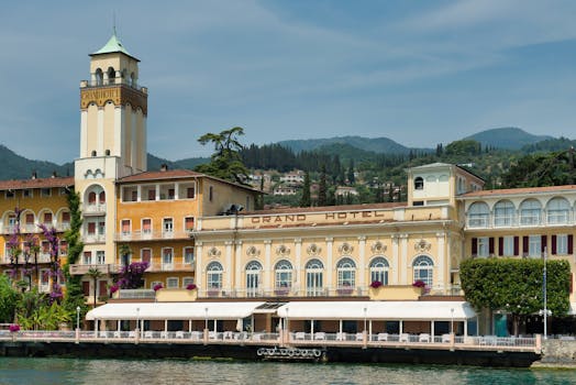 Luxury Lake Hotels With Scenic Sunrise Views