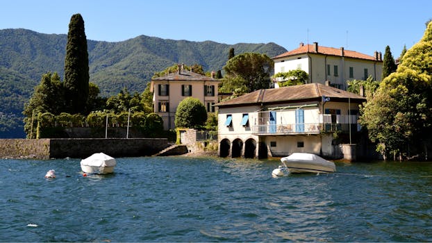 Luxury Lake Resorts With Beautiful Mountain Horizons