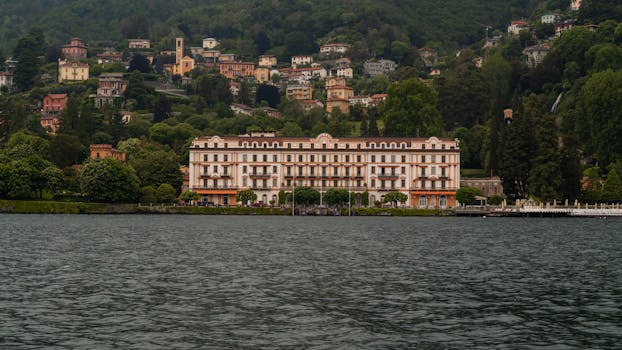 Luxury Lakefront Resorts With Elegant Architecture
