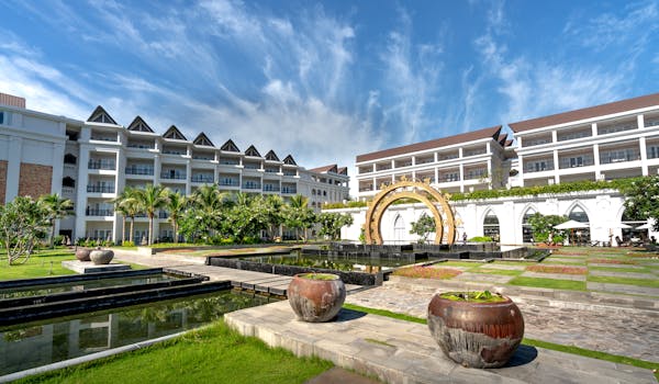 Wellness Resorts With Beautiful Garden Landscapes